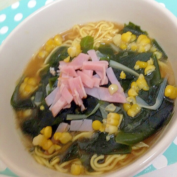 ワカメとコーンとハムの味噌ラーメン♡